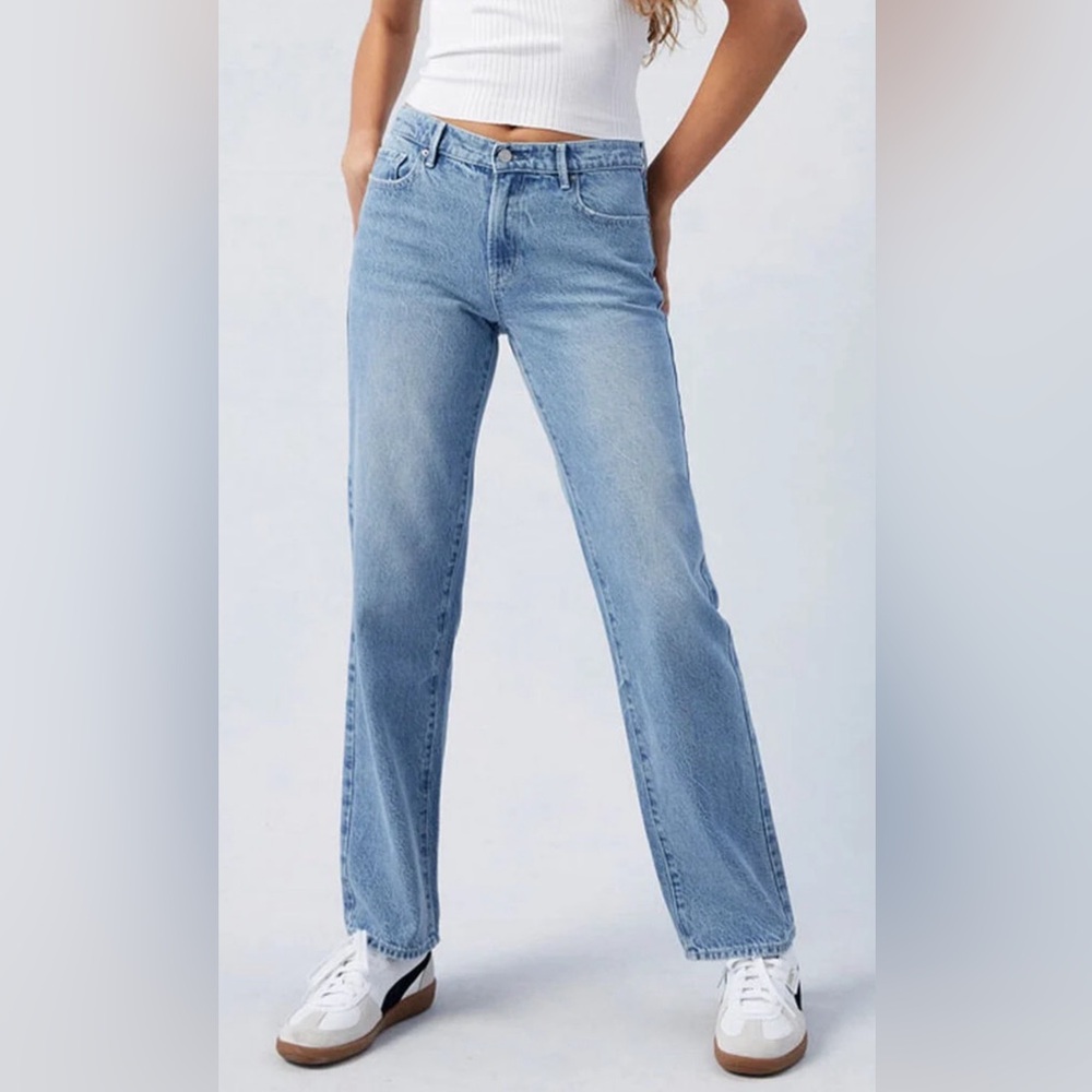 PacSun Jeans - Women’s PacSun Jordyn, Light Wash Jeans. Straight Leg. Size 25.